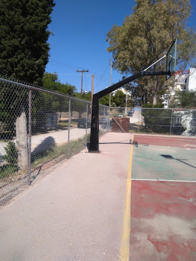 Περιμετρική περίφραξη γηπέδου με πλέγμα από γαλβανισμένο μέταλλο υψηλής ποιότητας