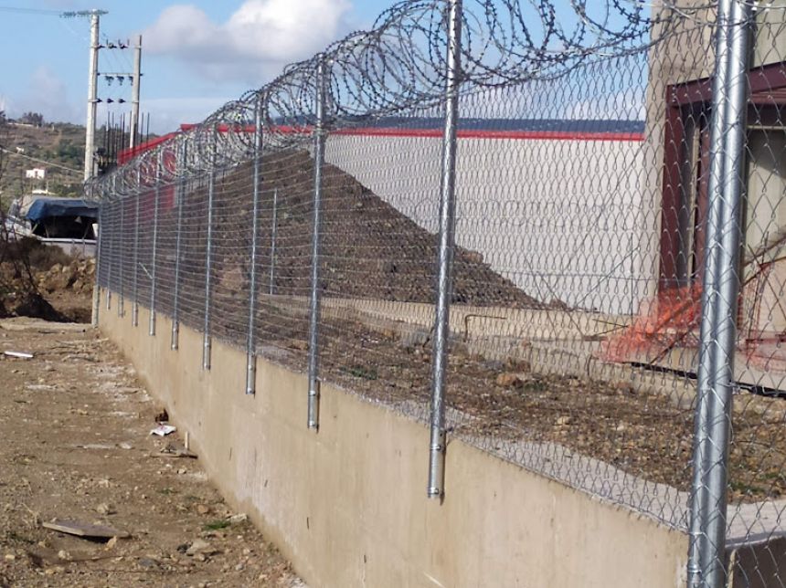 Περίφραξη με λεπιδοφόρο κονσερτίνα