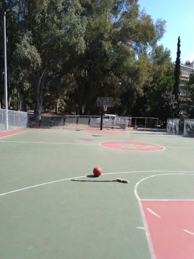 Περιμετρική περίφραξη γηπέδου με μεταλλικό πλέγμα υψηλής αντοχής