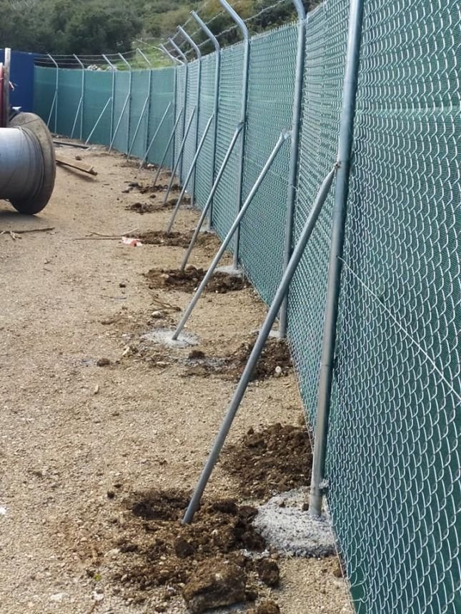 Δίχτυ Σκίασης και κάλυψης πάνω σε περίφραξη