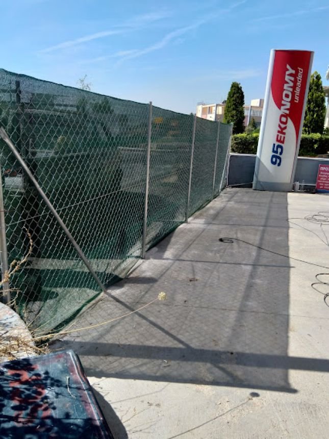 Δίχτυ Σκίασης και κάλυψης πάνω σε περίφραξη