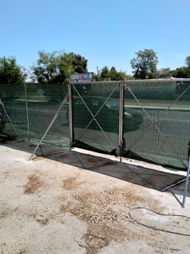 Δίχτυ Σκίασης και κάλυψης πάνω σε περίφραξη