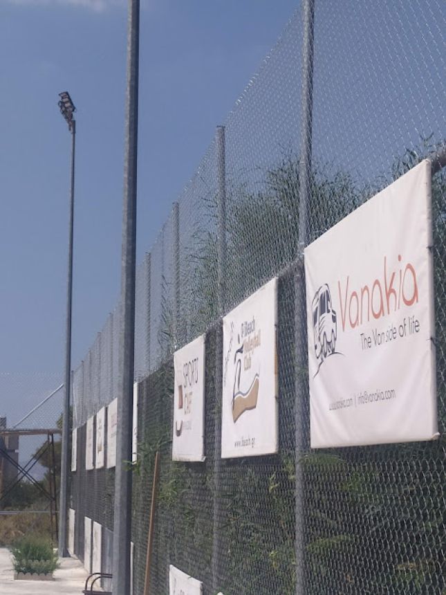 Περίφραξη αθλητικου χώρου με πλέγμα αλυσίδας, σχεδιασμένη για αντοχή και ασφάλεια