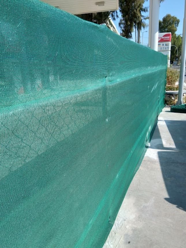 Δίχτυ Σκίασης και κάλυψης πάνω σε περίφραξη