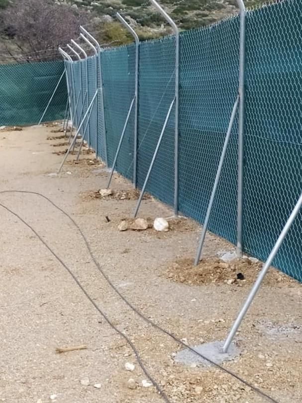 Δίχτυ Σκίασης και κάλυψης πάνω σε περίφραξη